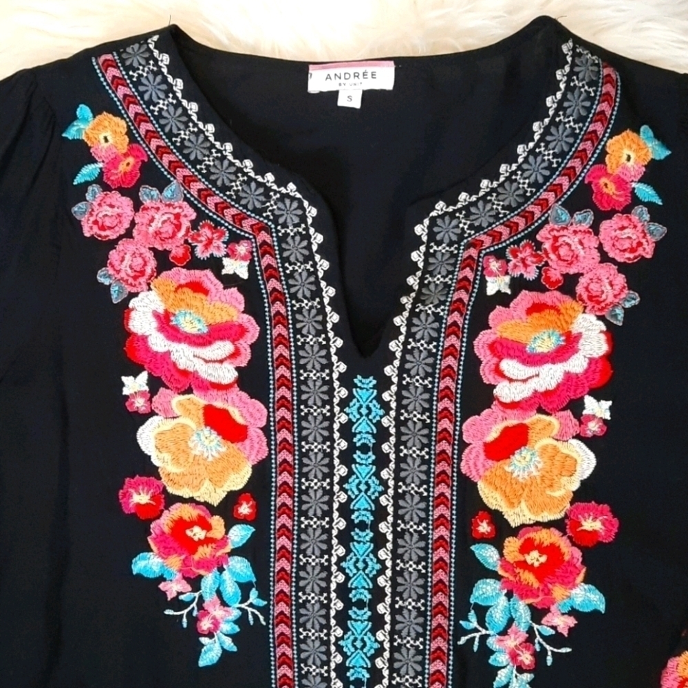 Andree Boho Chic Belle Sleeve Embroidered Blouse - Picture 2 of 6